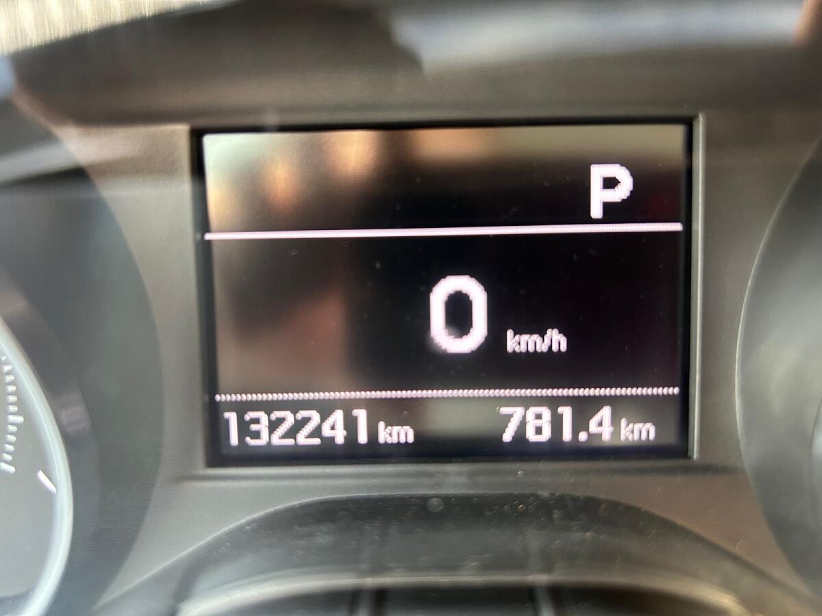 PEUGEOT 208 ALLURE 1.2 E-THP AUTO SPANISH LHD IN SPAIN 82000 MILES SUPERB 2015